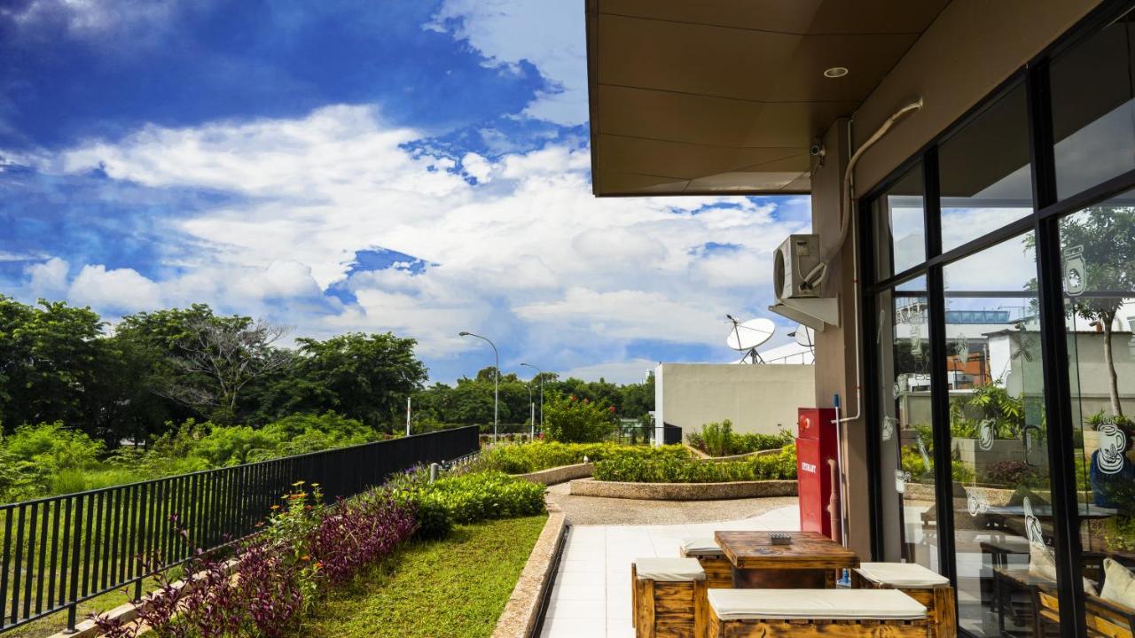 Azalea Suites Cikarang By Jayakarta Group المظهر الخارجي الصورة